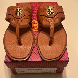 ⚡️SALE⚡️ Tory Burch Aged Camello (Tan) Thong Welt Tumbled Leather Sandals